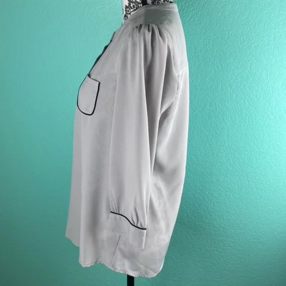 Daniel Rainn Two Toned Partial Button Down Lightw… - image 5